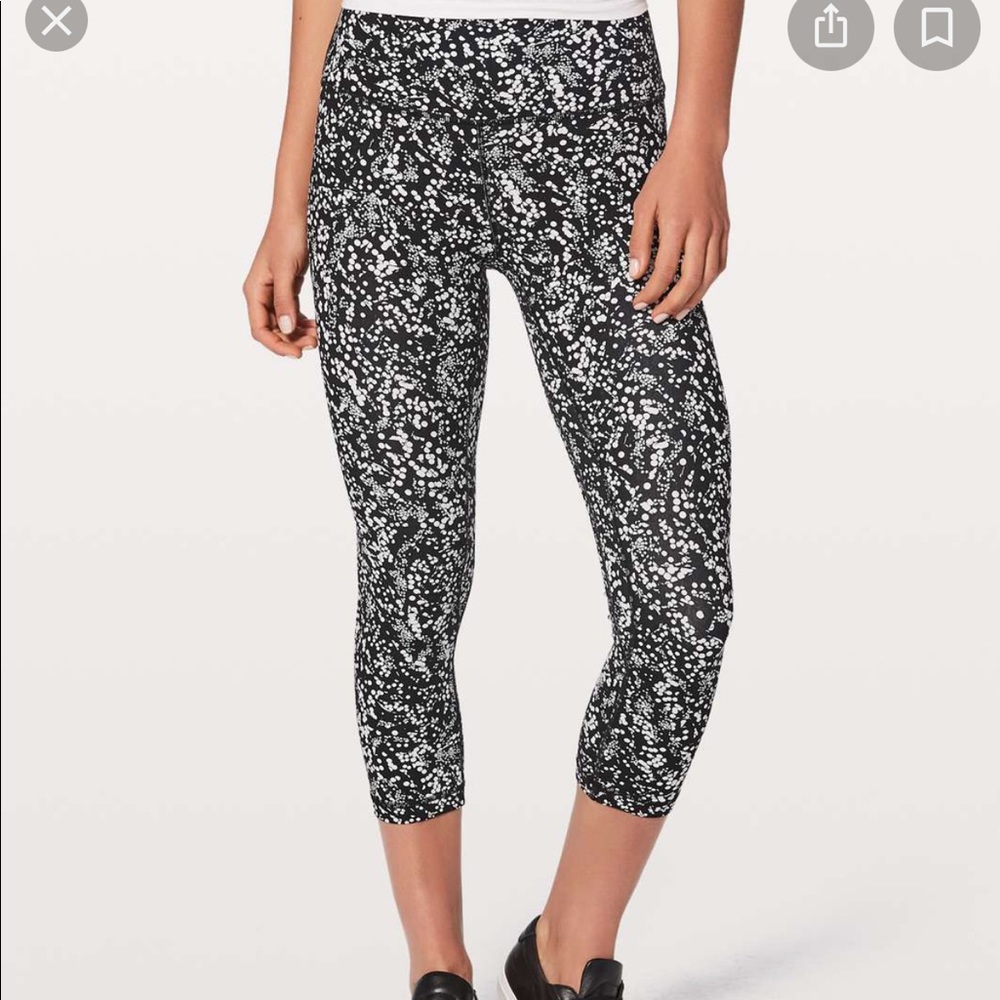 Lululemon Align crops 21” Chirasu Black, Size 8
